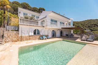 Casa  Carrer mestral. Casa con licencia turística y grandes vistas al mar