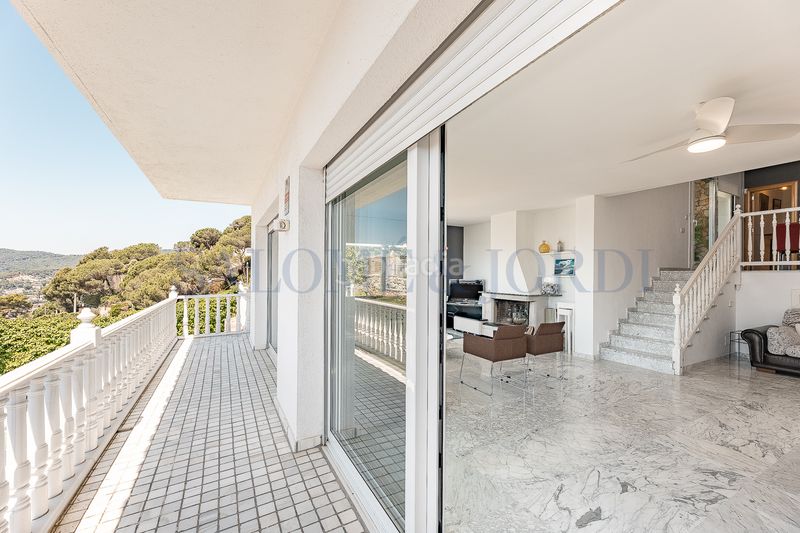Foto 0c8987b2-b682-4c9e-a9d5-556cb0466fee. Casa amb xemeneia calefacció aparcament piscina a Cabrils