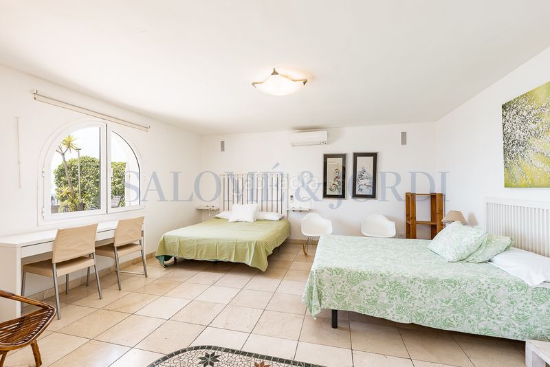 Foto 40dabdea-8b43-4d54-a08d-bf2b1a170748. Casa amb xemeneia calefacció aparcament piscina a Cabrils