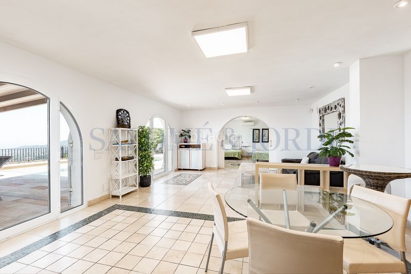 Foto dfa656d3-63c2-4652-8aa6-856b1e975c24. Casa amb xemeneia calefacció aparcament piscina a Cabrils