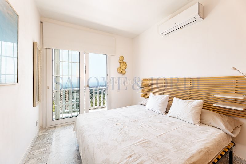 Foto f28a2999-00b1-4ea3-a97a-953f70e83de8. Casa amb xemeneia calefacció aparcament piscina a Cabrils