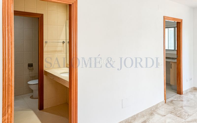 Foto 3bb150d9-3878-4612-9ea3-f16047da0144. Casa aparellada amb xemeneia calefacció aparcament piscina a Argentona