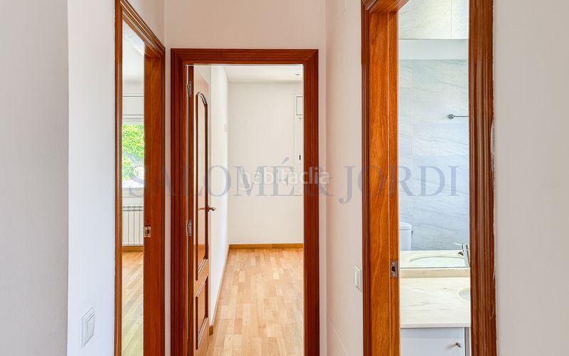 Foto 4ce5a6e3-e728-47dd-92c9-d457075d50b7. Casa aparellada amb xemeneia calefacció aparcament piscina a Argentona