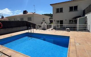 Towny house  Passatge jaume i. Casa con piscina en argentona