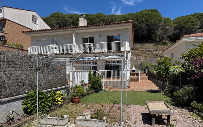 Foto a1d4d7b4-55ee-461b-a0de-ba71959e7147. Casa aparellada amb xemeneia calefacció aparcament piscina a Argentona