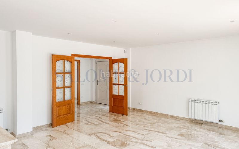 Foto b0cf58a5-2e19-4f44-88c6-97c4aec7ec0f. Casa aparellada amb xemeneia calefacció aparcament piscina a Argentona