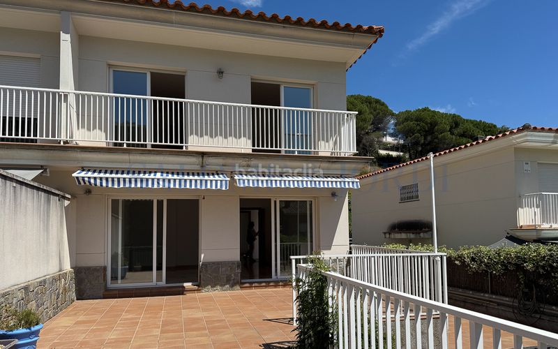 Foto c46985b6-c0c6-4a54-ab79-365b1a0c4d47. Casa aparellada amb xemeneia calefacció aparcament piscina a Argentona