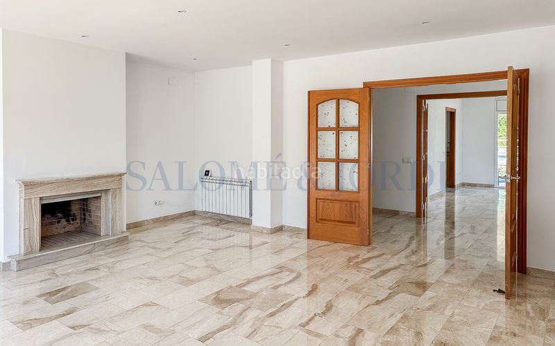 Foto d16cc44c-cae3-43e7-ac0d-e93f33aef107. Casa aparellada amb xemeneia calefacció aparcament piscina a Argentona