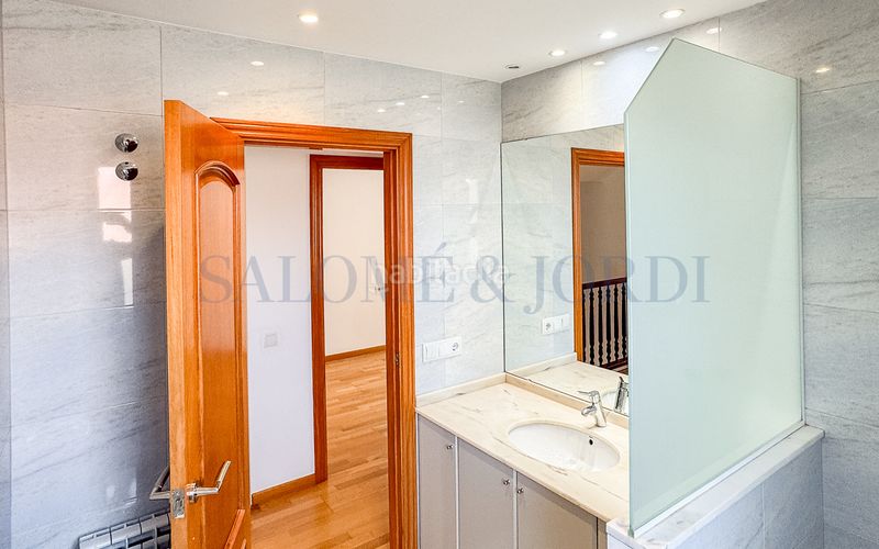 Foto d5381d99-be1e-432f-8f2d-ef8cabe6addd. Casa aparellada amb xemeneia calefacció aparcament piscina a Argentona