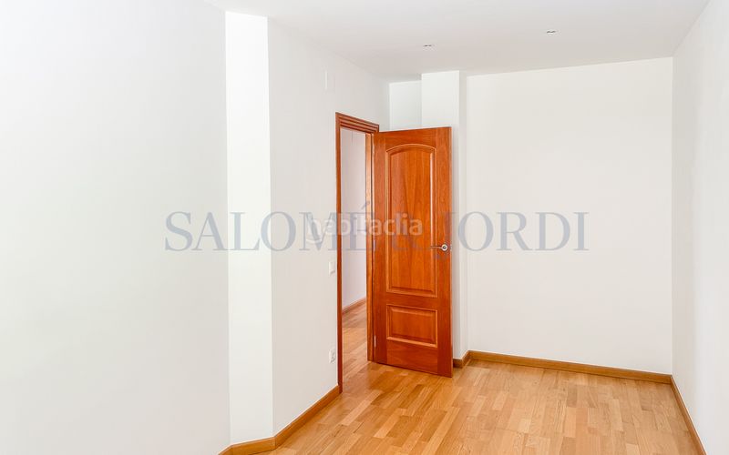 Foto deaa99dd-d2a3-4a38-abe6-7d25d2a6cb49. Casa aparellada amb xemeneia calefacció aparcament piscina a Argentona