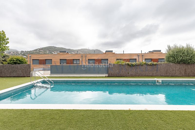 Foto d63d1b91-ba82-4e57-aa42-ad7530ef51a0. Casa adossada amb xemeneia calefacció aparcament piscina a Cabrils