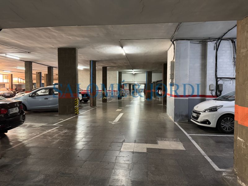 Foto 83751f0f-3371-448f-a55b-1118a19c929c. Flat with heating parking in Centre Mataró