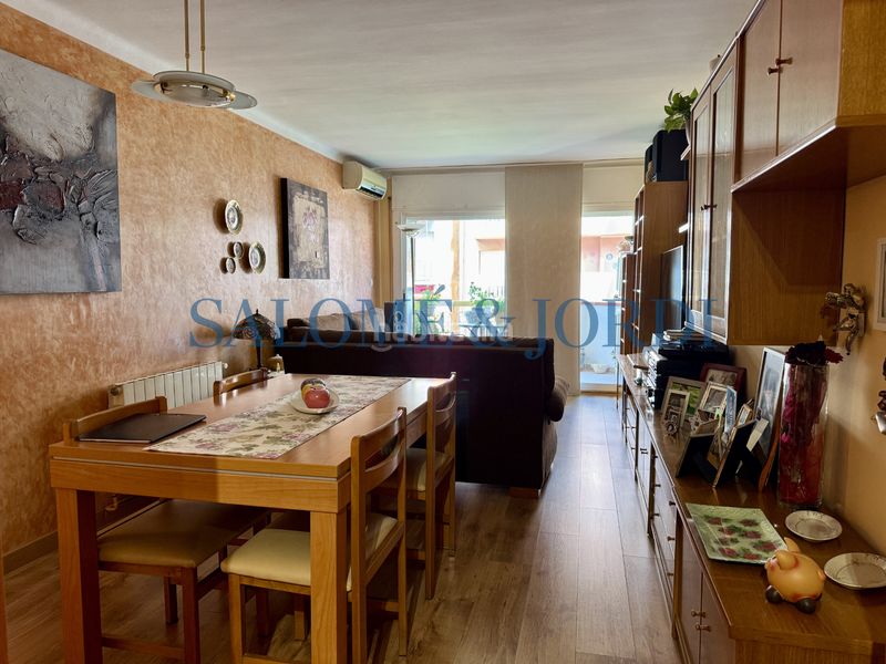 Foto b09f0746-2855-474d-a2f6-aba1e58167fd. Flat with heating parking in Centre Mataró