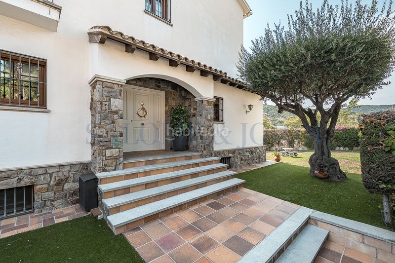 Foto 131792eb-a11e-4860-b526-120257505500. Casa amb xemeneia calefacció aparcament piscina a Vilassar de Dalt