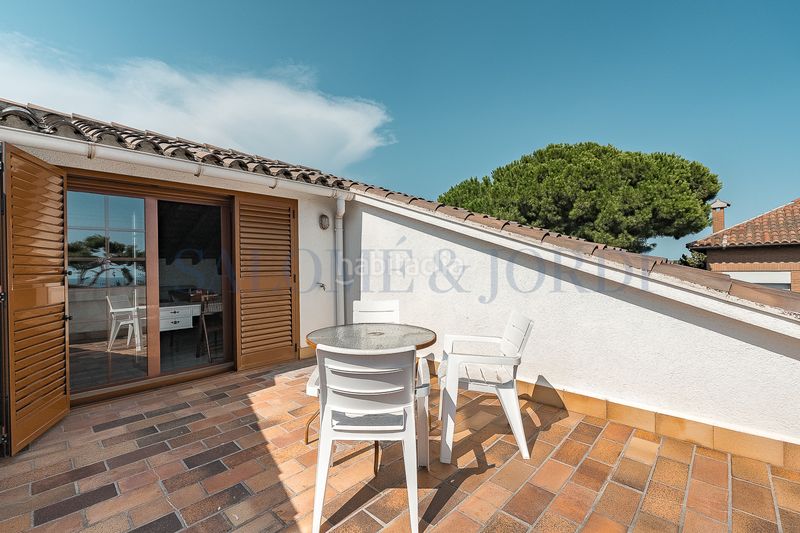 Foto 8d062e94-59a9-44bd-b92c-147cd99d5696. Casa amb xemeneia calefacció aparcament piscina a Vilassar de Dalt