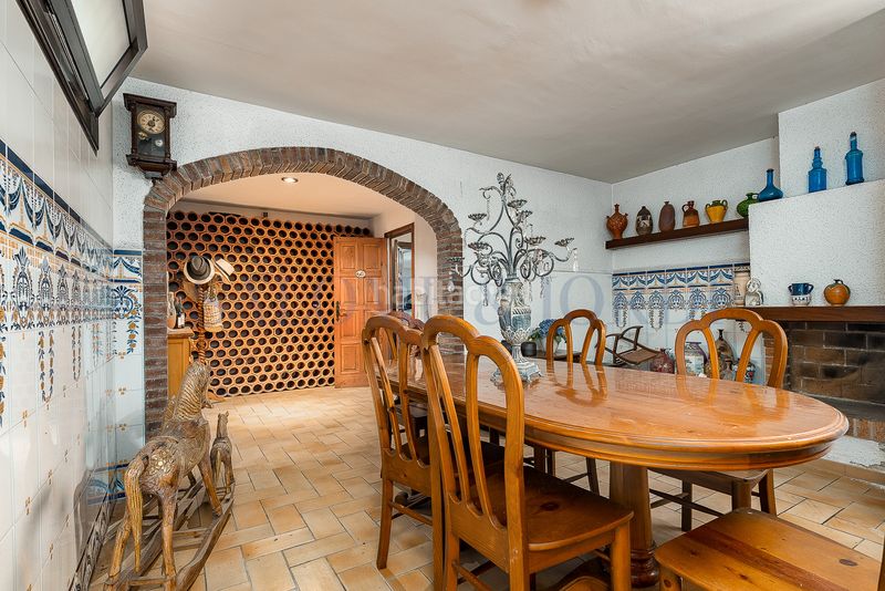 Foto ee6d351e-b98e-4a84-8d3d-b273c3ef4773. Casa amb xemeneia calefacció aparcament piscina a Vilassar de Dalt