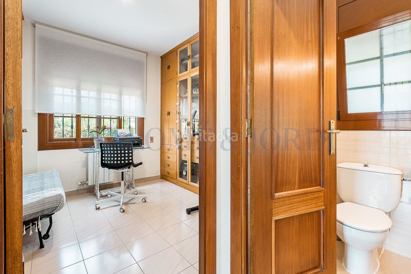 Foto fd4a3157-7245-428f-aa4a-1a93b5937065. Casa amb xemeneia calefacció aparcament piscina a Vilassar de Dalt