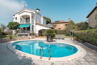 Casa in Vilassar de Dalt. Casa independiente con piscina, jardín y muy bien ubicada lista