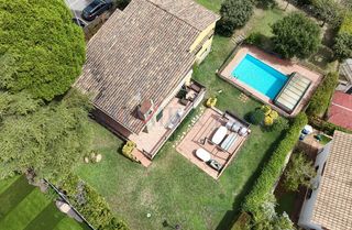 Xalet a Vilassar de Dalt. Casa unifamiliar con piscina frontón terreno llano y vistas al m