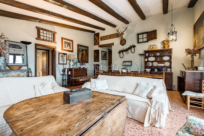 Foto 03be8ed3-3b94-4627-a256-b115a1a33d7e. Chalet con camino riscaldamento parcheggio piscina in Vilassar de Dalt