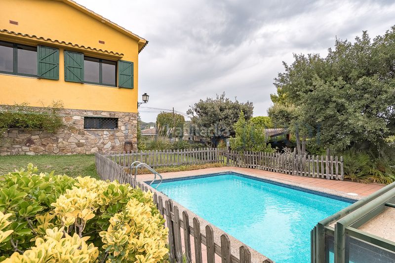 Foto 2fbb91c8-37cc-4722-a4e1-6f81efdac204. Chalet con camino riscaldamento parcheggio piscina in Vilassar de Dalt