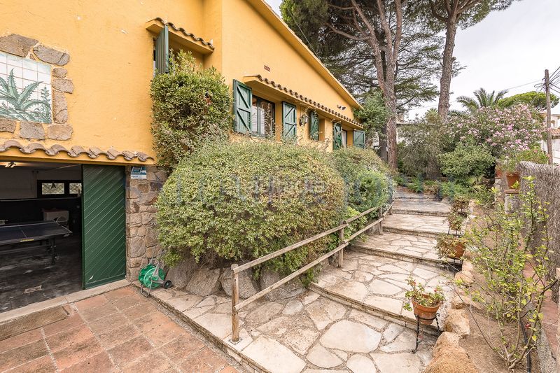 Foto 5174f8e9-e6a9-49a0-ac16-026ffb5808a3. Chalet con camino riscaldamento parcheggio piscina in Vilassar de Dalt