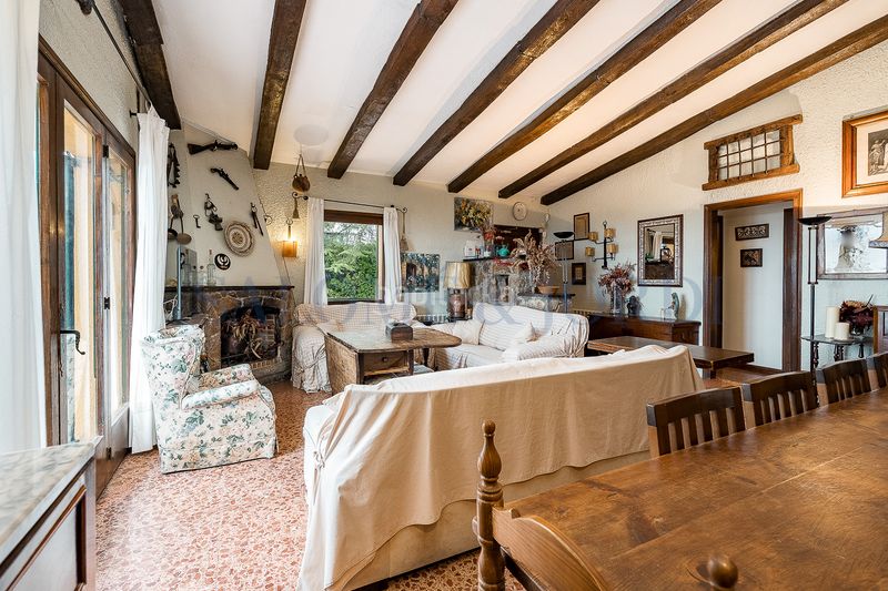 Foto 7edb051b-b45d-4e18-8402-008e1302d640. Chalet con camino riscaldamento parcheggio piscina in Vilassar de Dalt