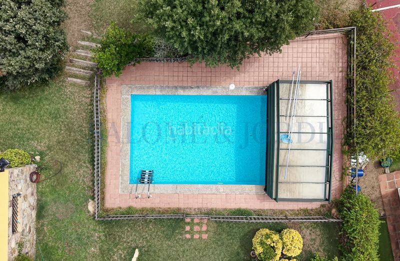 Foto a72d5fb2-29b5-46e9-9857-497385a8ff90. Chalet con camino riscaldamento parcheggio piscina in Vilassar de Dalt