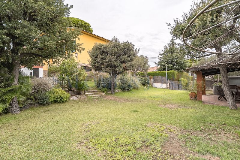 Foto af4b9a2f-2c1f-4c5d-aff4-4e01abbdad8a. Chalet con camino riscaldamento parcheggio piscina in Vilassar de Dalt