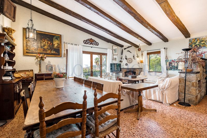 Foto b1a8d0cd-e713-4c76-90de-7372fe2a9756. Chalet con camino riscaldamento parcheggio piscina in Vilassar de Dalt