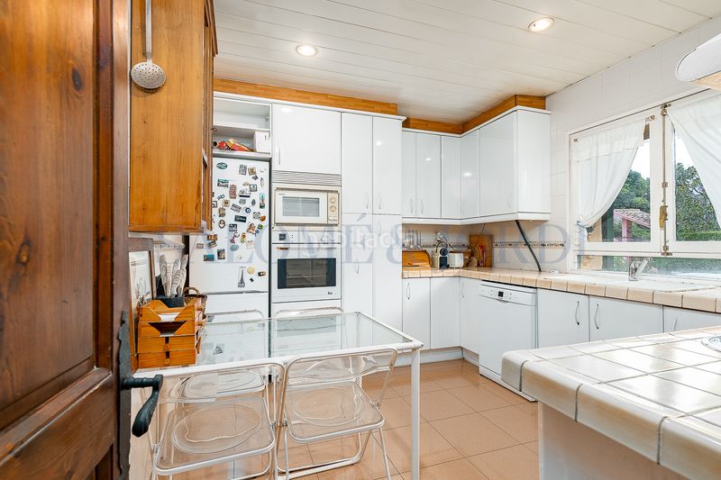 Foto baad00ae-ea67-4e71-b65e-c0126a3f66b1. Chalet con camino riscaldamento parcheggio piscina in Vilassar de Dalt