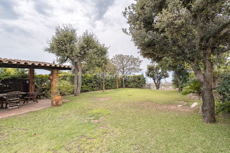 Foto be56c1e7-31eb-41e8-a23e-366f3e80ef58. Chalet con camino riscaldamento parcheggio piscina in Vilassar de Dalt