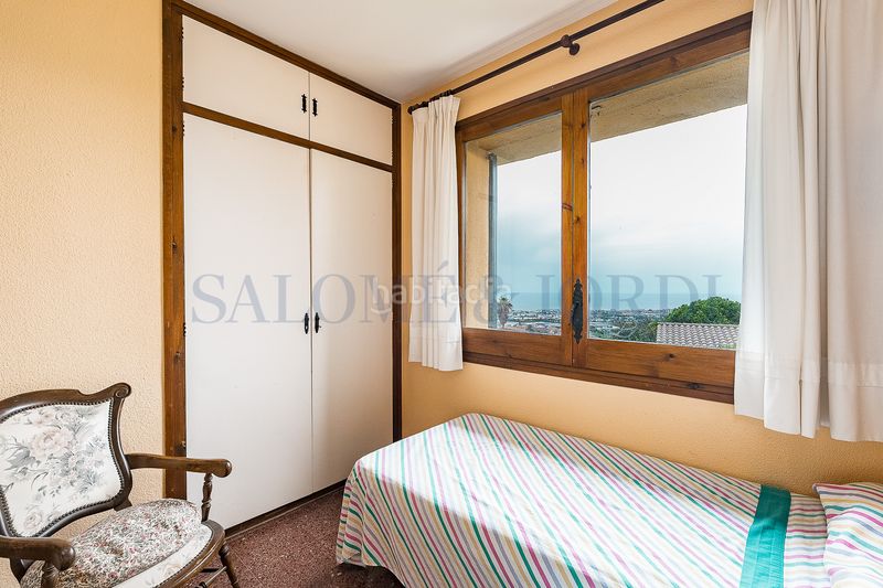 Foto f2a09fa8-258c-401c-9c16-52c589793eb6. Chalet con camino riscaldamento parcheggio piscina in Vilassar de Dalt