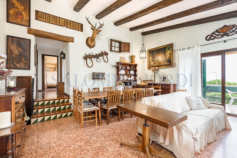 Foto fd024a50-4e14-4233-8e97-105391540829. Chalet con camino riscaldamento parcheggio piscina in Vilassar de Dalt
