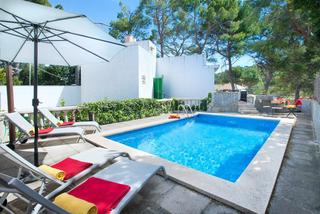 Chalet in Cala Sant Vicenç. Oportunidad única! espectacular chalet con licencia vacacional e