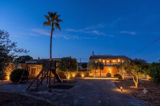 Chalet  Poligono 8. Tu refugio privado en santa maría existe? sí, y tiene 1.000 m2 d