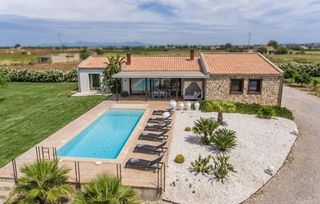Chalet à Sa Pobla. Finca con licencia de alquiler vacacional villa y casa de invita