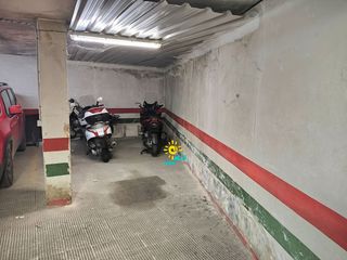Affitto Posto auto in Casco Antiguo. Alquiler plaza de garaje para moto en zona centro