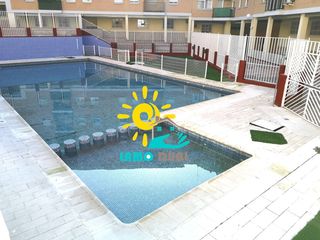 Rent Flat in La Estación. Amplia vivienda familiar en alquiler con piscina comunitaria en