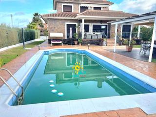 Casa a Golf Guadiana. Lujoso y magnifico chalet en venta en urbanizacion guadiana