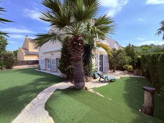 Casa aparellada  Urbanización la bonaigua. Exclusivo chalet pareado en la urb. bonaigua