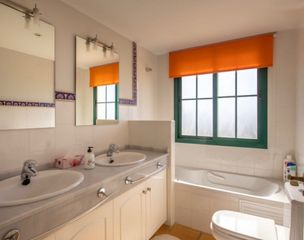 Lloguer Casa adossada a Golf Bahía. Alquiler chalet pareado en sierra cortina con vistas al mar y ja