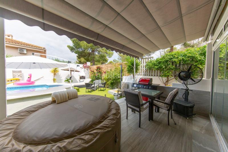 Foto 2393a347-64b2-4935-880e-290c71287638. Casa chalet independiente en venta en la nucia en Nucia (la)