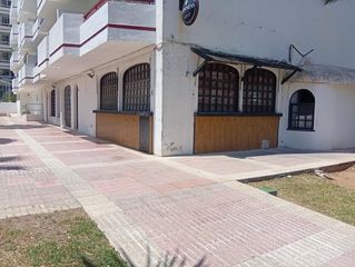 Business premise in Avenida pere mas i reus, de 27. 3 locales en venta juntos en siesta 3