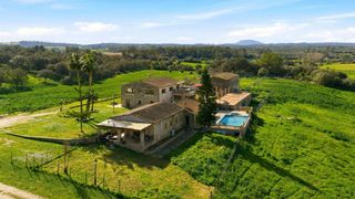 Casa in Llubí. Excepcional finca rustica dos chalets y cuatro viviendas  etv  l