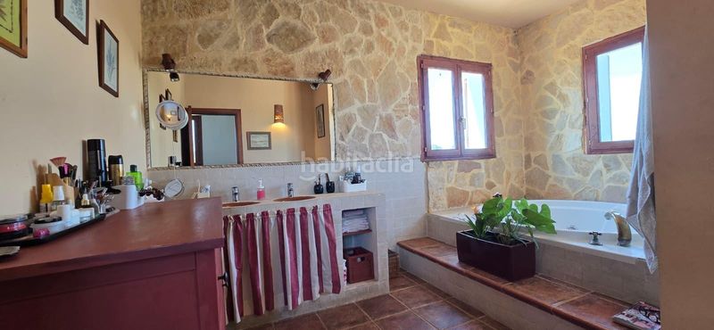 Foto f23ebd2c-ce80-40f9-9a76-796d9b0a996a. Masia amb calefacció aparcament piscina a Lloseta