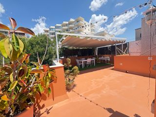 Pis a Sant Agustí. Piso con terraza solarium privada en sant agustí