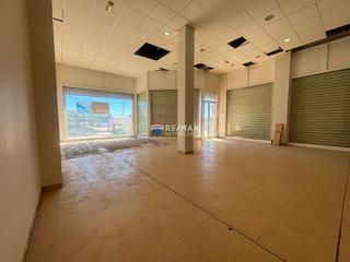 Lloguer Local Comercial a Zona Periurbana. Alquiler local comercial esquinero