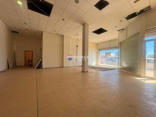 Lloguer Local Comercial a Zona Periurbana. Alquiler local comercial esquinero