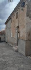 Casa adossada  A-334. La casa cuenta con 1 baño, 4 dormitorios, 1 salón y 1 cocina. y